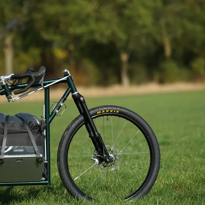 Front des Cargo-Gravel mit Rennlenker, Federgabel und 32-Zoll-Vorderrad
